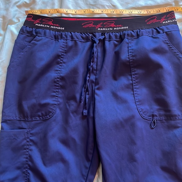 NURSES UNIFORM SCRUBS MARILYN MONROE MEDICHIC BLUE LARGE BOTTOMS 🫶🏼🦷 - Picture 5 of 12